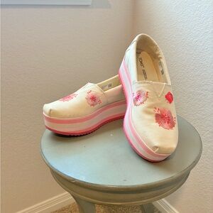 Tom’s Cream and Pink Floral Platform Slip-Ons